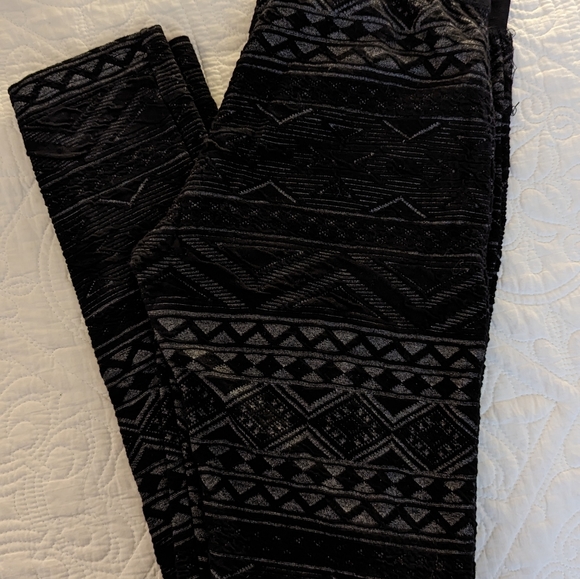 Patterned Black Textured Leggings Small - Picture 7 of 8